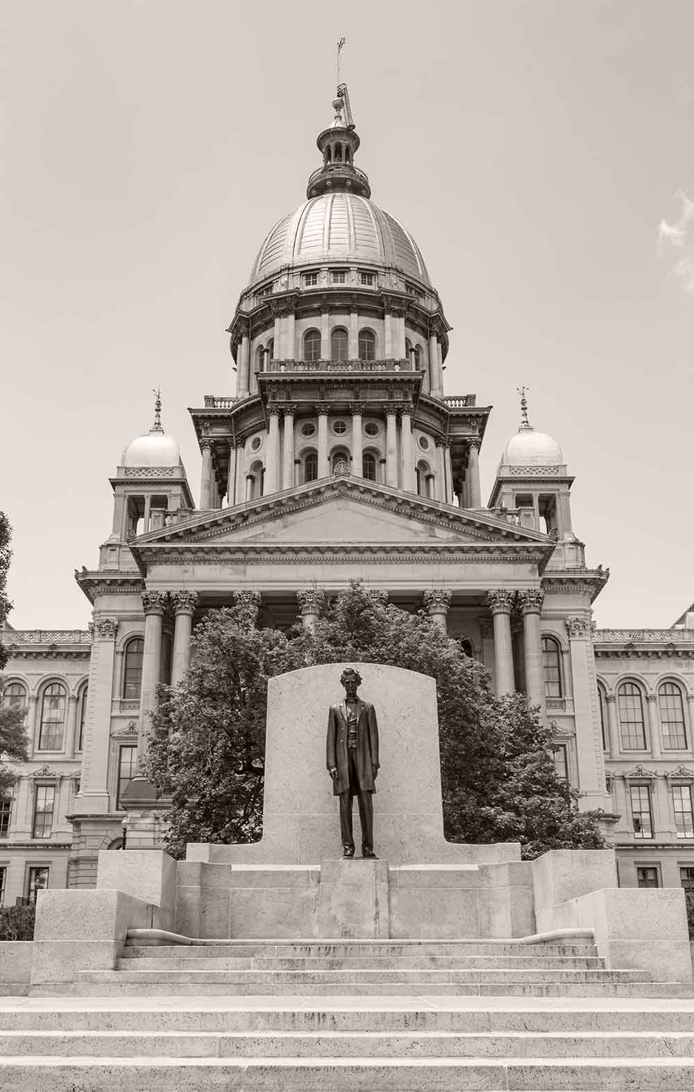 Photo of the Illinois State Capital Building